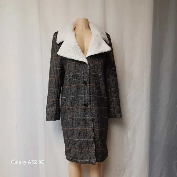 Altar'd State Gray and White Teddy Jacket with Plush Collar Size M - Picture 8 of 11